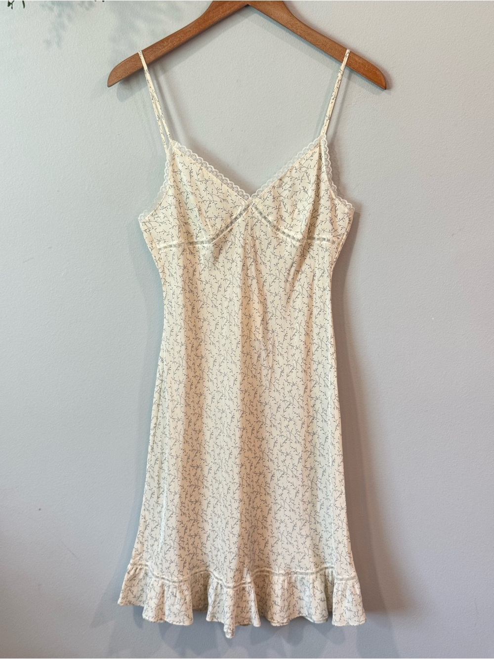 BCBGMaxAzria Cream Floral Lace-Trim Slip Dress with Ruffle Hem Size M